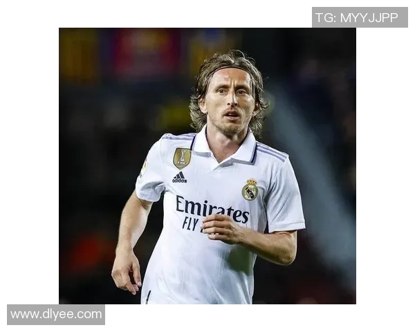 足球明星莫德里奇的传奇经历与球场魅力解析